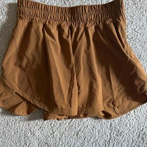 Lululemon track that shorts size 6/ 4” inseam